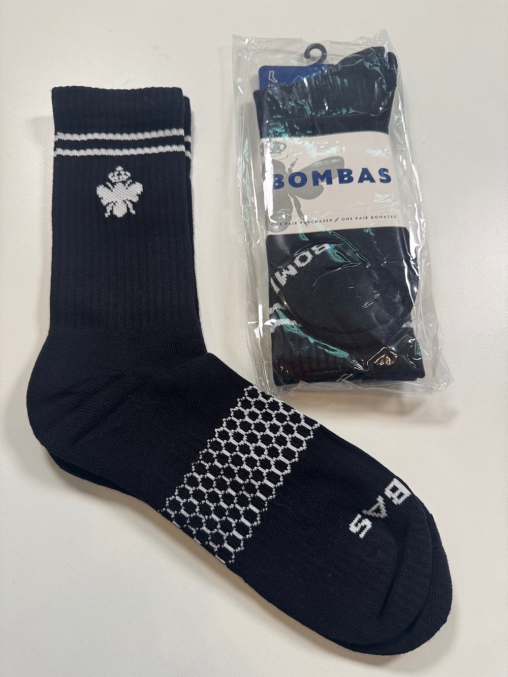 Bombas NWT Unisex 2 Pairs Calf Length Blk w/ WHT Stripe Size Large